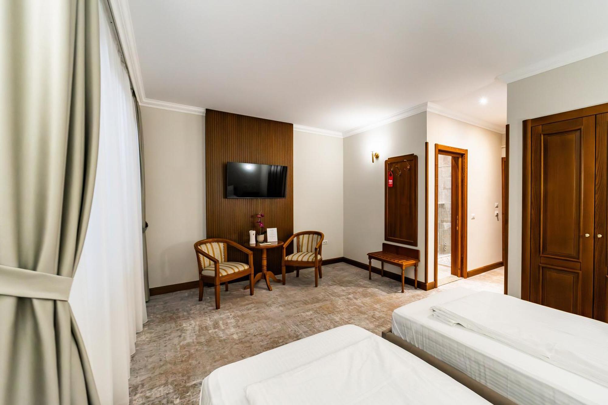 Hotel Amadeus Focşani Exteriör bild