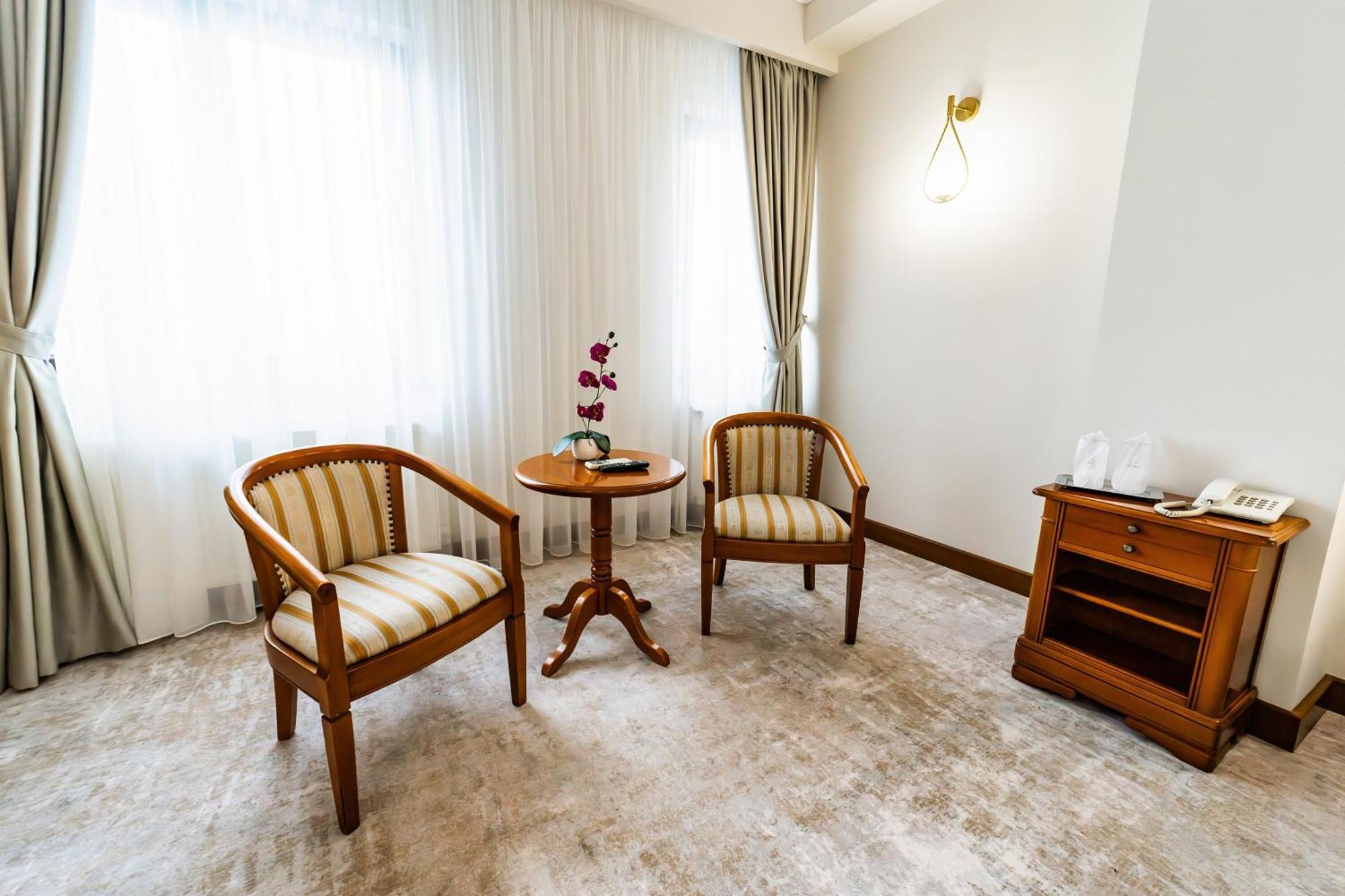 Hotel Amadeus Focşani Exteriör bild